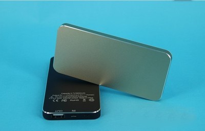 輕盈予力，質(zhì)感隨行——蘋果iPhone 5高端聚合物移動(dòng)電源體驗(yàn)
